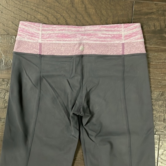 Lululemon Women’s Leggings 18” Inseam Gray/Purple Size 6 - Picture 3 of 3